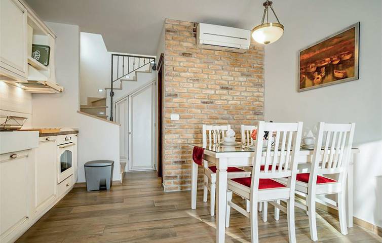 Gemütliche Ferienwohnung mit Pool, WLAN und Küche in der Nähe der Sehenswürdigkeiten von Makarska in Makarska, Makarska Riviera