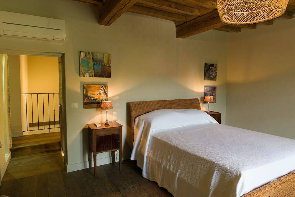 House Provencal Stone Charm 5 Min St Remy de Provence for 8 to 10 people. in Maillane, Arles region