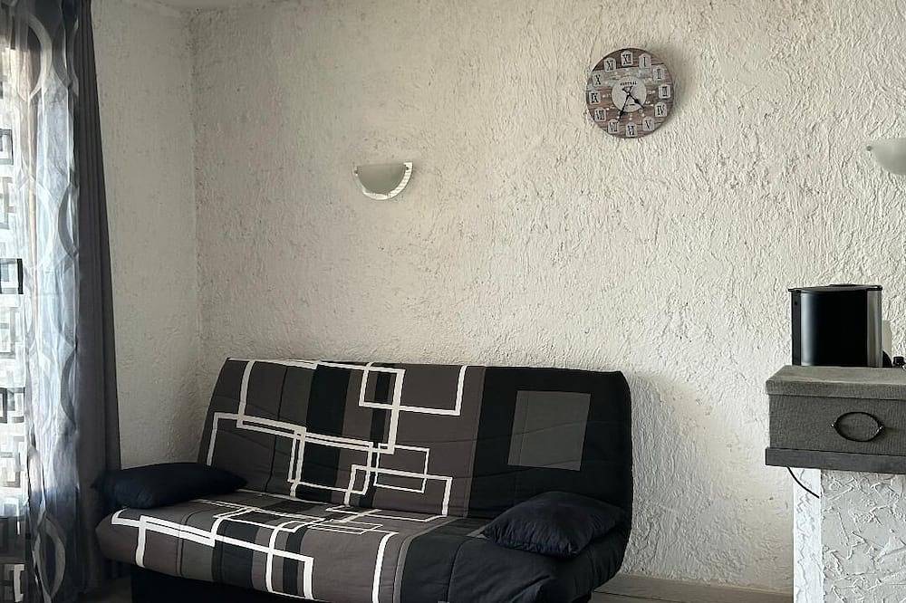 Entire apartment, Studio au Coeur de Lumio Avec Terrasse et vue mer in Lumio, Calvi region