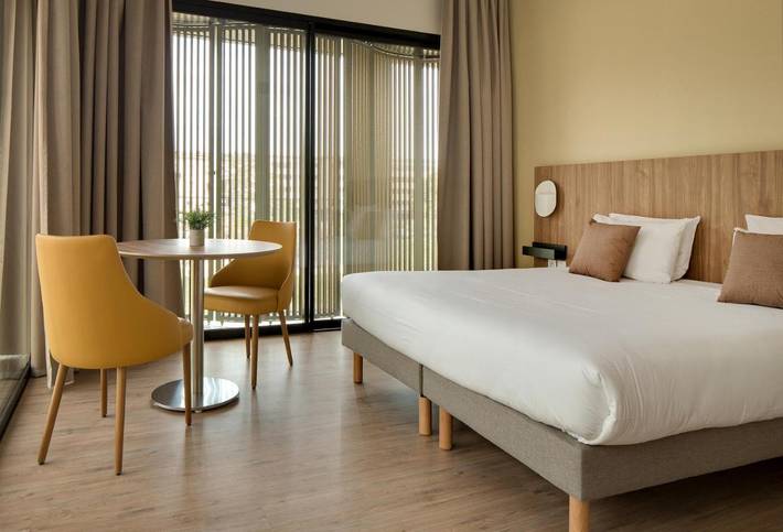 Hôtel pour 2 personnes, avec Balcon et Jacuzzi ainsi que Piscine et Vue