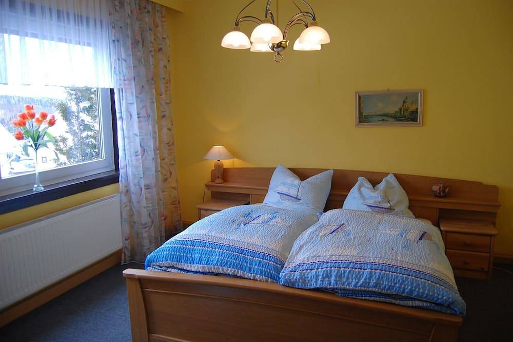 Thüringer landhuis vier seizoenen in de sneeuw hoofd met een panoramisch uitzicht in Gehlberg, Rennsteig (weg)