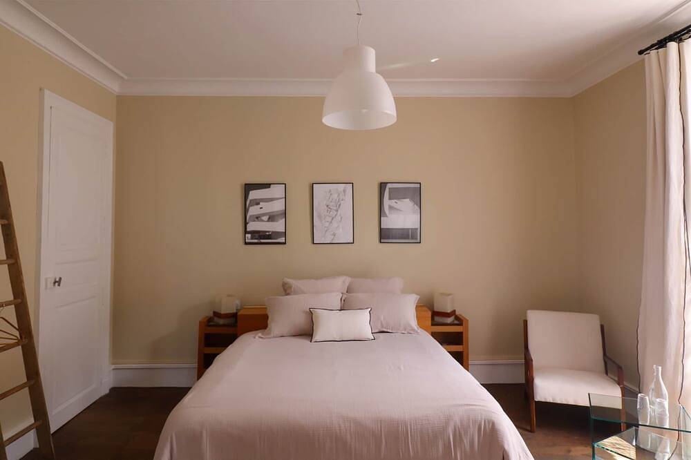 Chambre Siza - Salle d'eau privée in Montbron, Charente