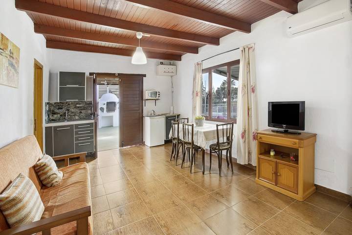 Casa de vacaciones "Rural Jovial" con vistas a la montaña, piscina privada y Wi-Fi in Las Mejías, Ingenio