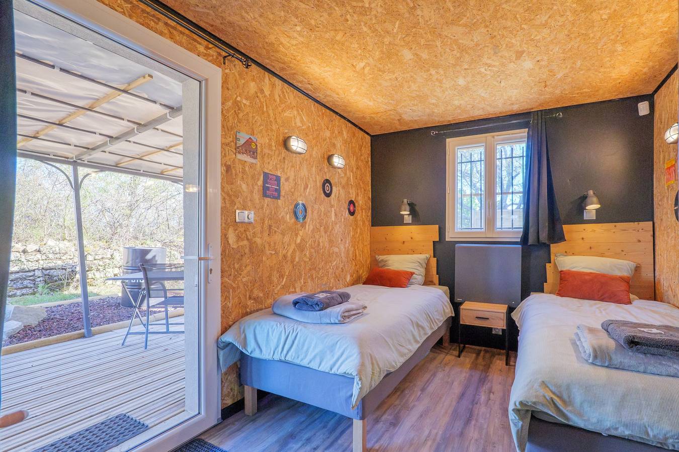 Chambre d'hôtes '315' avec vue sur la montagne, piscine privée et Wi-Fi in Villeneuve-de-Berg, Ardèche