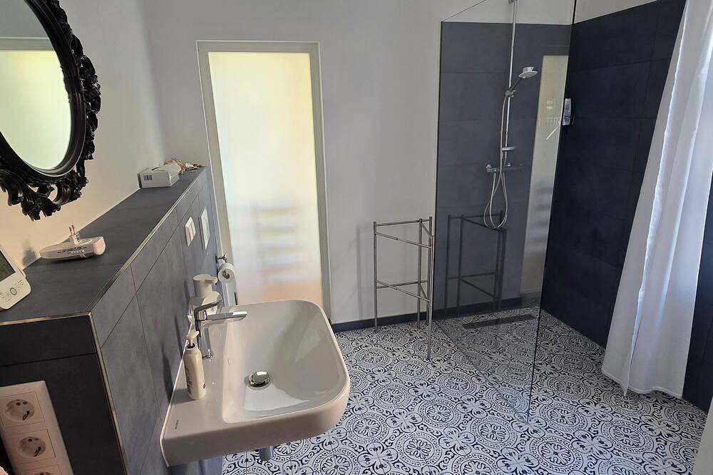 Ganze Wohnung, Direkt an der Dresdner Heide gelegen: 56 m² Ferienwohnung in Dresden-Klotzsche in Klotzsche, Dresden