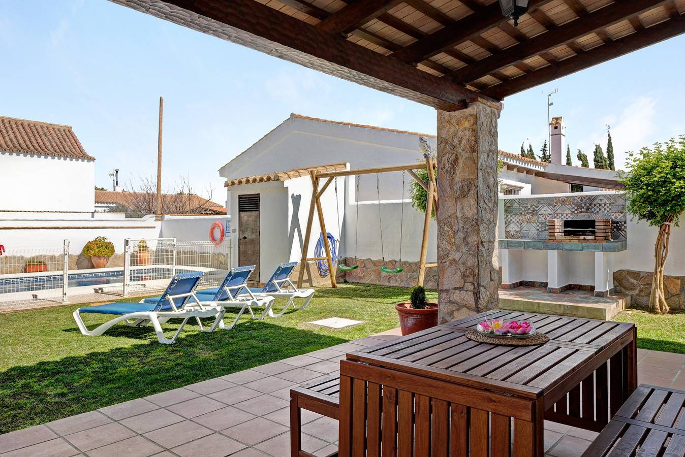 Villa Elsa con piscina, jardín, terraza y Wi-Fi in Conil de la Frontera, Costa de la Luz