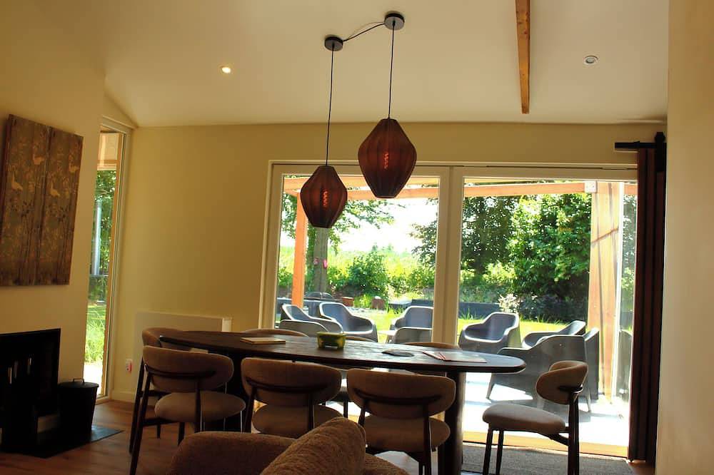 Zen-Bungalow no 7 with Forest serre, sauna and hottub in Hardenberg, Regio Zwolle