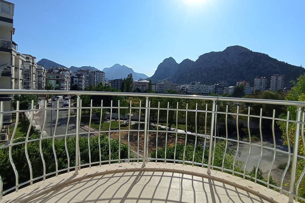 Entire apartment, In Antalya, a family-friendly apartment with terrace near the sea in Antalya, Antalya Province