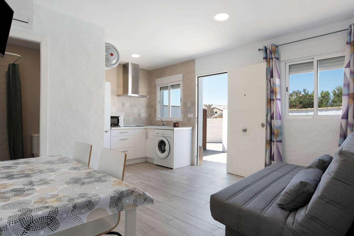 Casa de vacaciones "Casa Luype 1" con 2 terrazas privadas, piscina compartida y Wi-Fi in Conil de la Frontera, Costa de la Luz