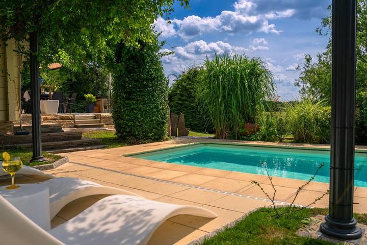 Ferienhaus für 7 Personen, mit Balkon und Whirlpool sowie Terrasse und Garten in Bannewitz