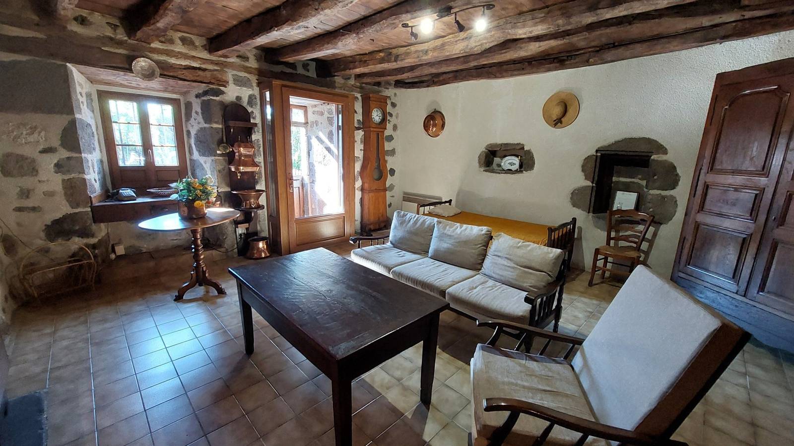 Gîte de charme au cœur du Cantal – Jusqu’à 6 personnes in Saint-Cernin, Région d'Aurillac
