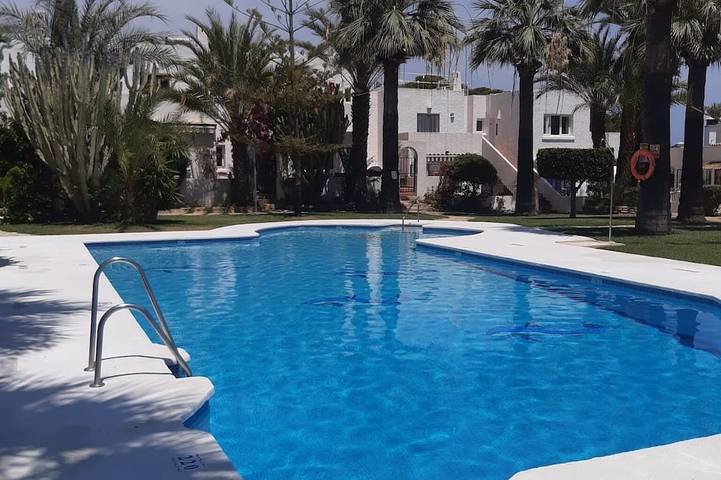 Apartment for 4 people, with terrace and garden as well as pool in Mojácar