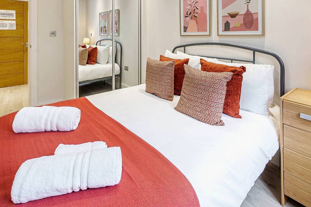 Geheel appartement, Stylish 1 Bed Flat | Pet-Friendly & Near Station in Rushmoor, Hampshire