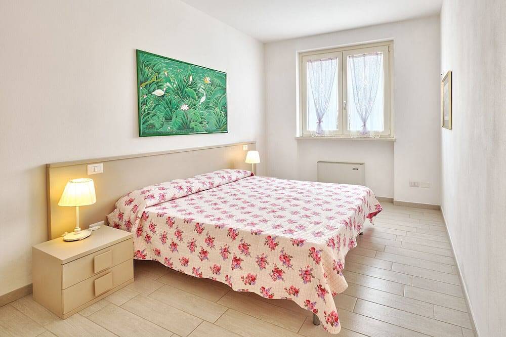 Ganze Wohnung, Residenza Pastrengo - Zweizimmerwohnung Lillà mit Pool und Terrasse in Pastrengo, Gardasee-Berge