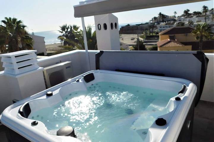 Ferienhaus für 6 Personen, mit Balkon und Garten sowie Whirlpool