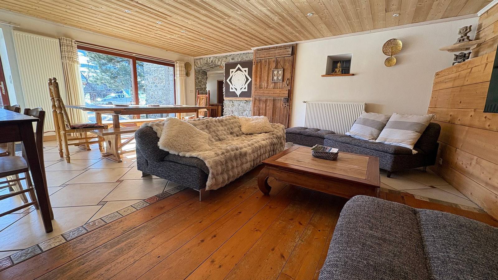 Appartement entier, Appartement "Le Duplex" avec vue sur les montagnes, terrasse privée et Wi-Fi in Albiez-Montrond, Région de Saint-Jean-de-Maurienne