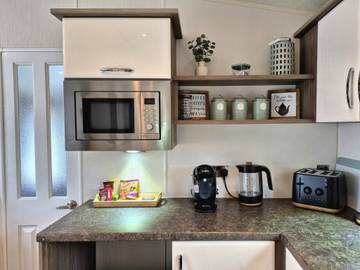 Glamping for 4 People in Great Yarmouth, Norfolk, Photo 3