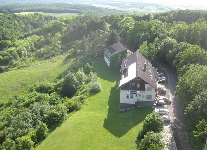 Hotel für 3 Personen, mit Balkon und Terrasse sowie Garten und Ausblick in Sulzdorf a.d.Lederhecke