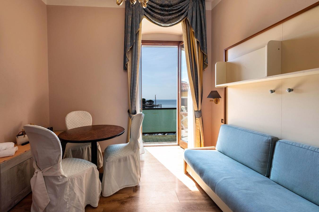 Appartamento Hotel "Gardasol Romantic 1 Vista Lago" con vista lago, piscina e Wi-Fi in Toscolano-Maderno, Prealpi Gardesane