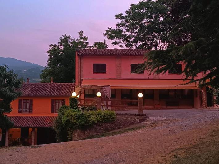 Location de vacances pour 3 personnes, avec Terrasse ainsi que Jardin et Vue à Bettola