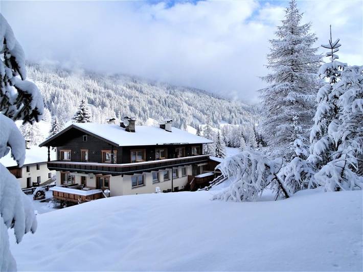 Ferienwohnung für 6 Personen, mit Balkon und Terrasse sowie Garten und Ausblick