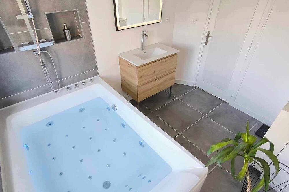 Ganze Wohnung, ☺☺ Gîte 4p Charleville Méziezres ☺☺ in Charleville-Mézières, Ardennen