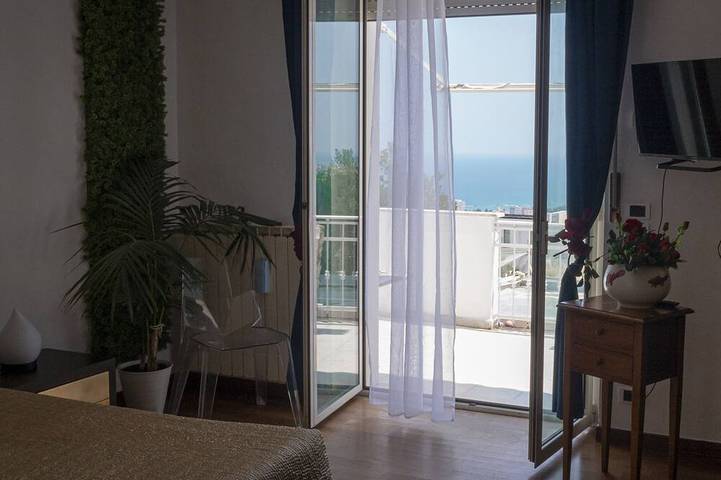 Alisea - rooms in villa with pool and free parking in Montesilvano, Province de Pescara