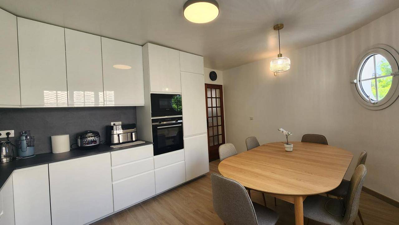 Belle maison, 15mn de Paris, 2 parkings gratuits in Cachan, Val-de-Marne