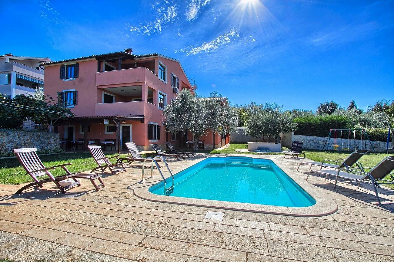 Appartement entier, 400 Meter zum Strand mit Pool, Whirlpool, Wlan in Banjole, Côte Sud d'Istrie