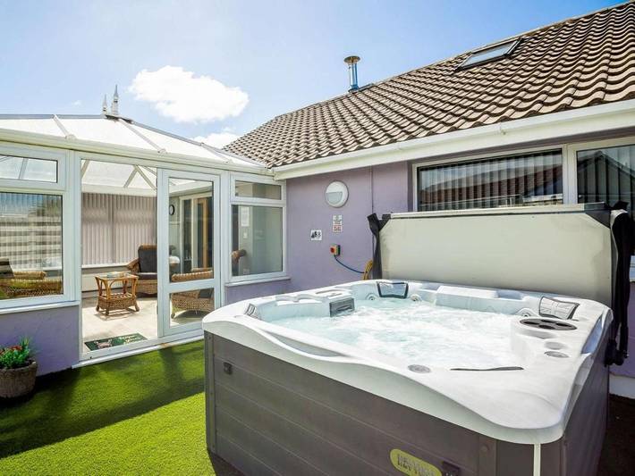 Holiday rental for 6 people, with garden and hot tub, with pets in Fairbourne