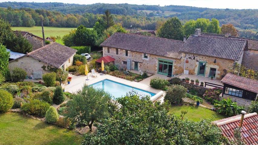 Gîte pour 2 personnes, avec jardin et terrasse ainsi que piscine et vue à Veyrines-de-Vergt