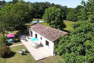 Gîte pour 5 personnes, avec jardin à Coutras