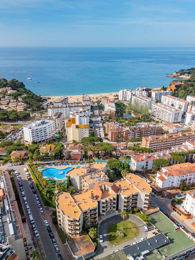 Apartahotel para 4 personas, con jacuzzi además de jardín y piscina en la Costa Brava