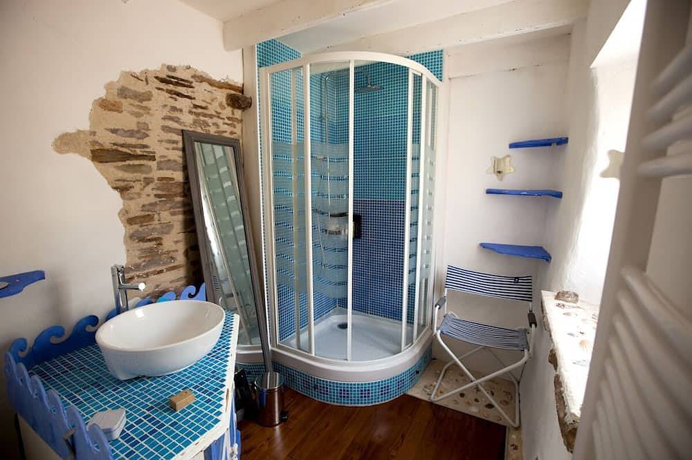 Gite Nature Sauvage. Plages 20mn, 45mn Bayeux & sites D-Day, Mt St Michel 1h15 in Cerisy-la-Salle, Région de Coutances