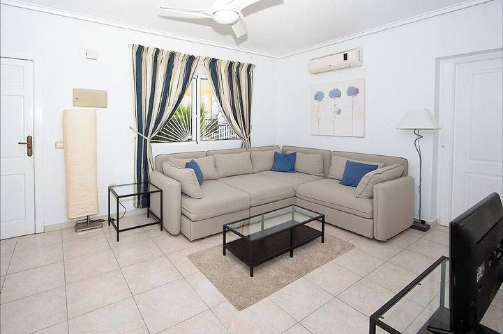 Villa pour 6 personnes, avec balcon ainsi que jardin et piscine à Rojales