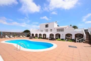 Villa With Pool for 4 People in Tías, Lanzarote, Photo 1