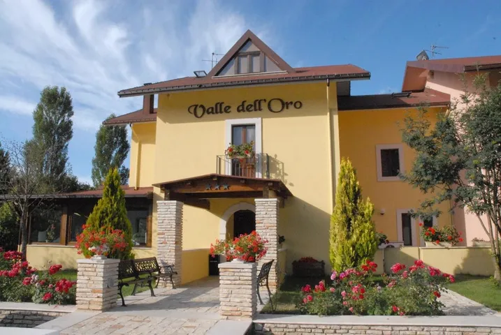 Hôtel pour 5 personnes, avec vue ainsi que jardin et balcon - 1