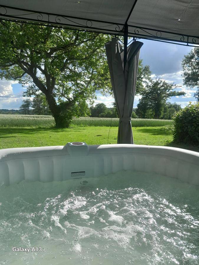 Location de vacances pour 2 personnes, avec jardin ainsi que jacuzzi et terrasse dans Lac de Lavaud - 3