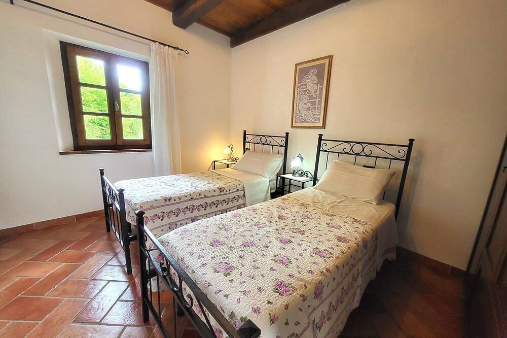 Sehr privates freistehendes Ferienhaus mit privatem solarbeheizten Pool in Villa Collemandina, Garfagnana