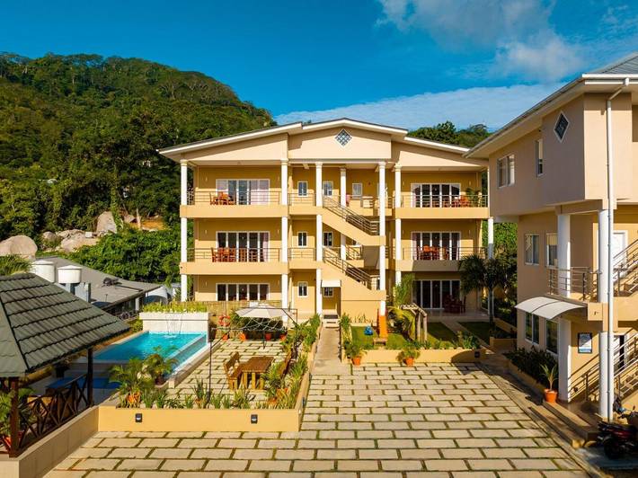 Location de vacances pour 6 personnes, avec jardin ainsi que piscine et vue dans Beau Vallon