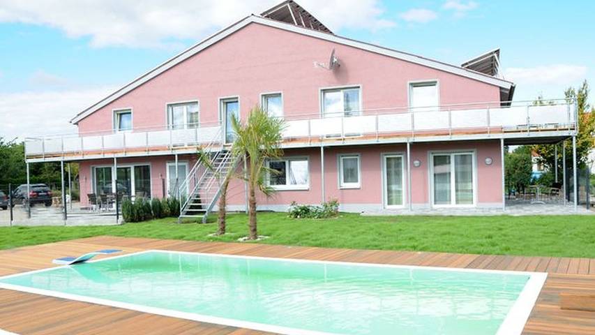 Ferienwohnung für 4 Personen, mit Balkon und Garten sowie Pool in Oberdachstetten