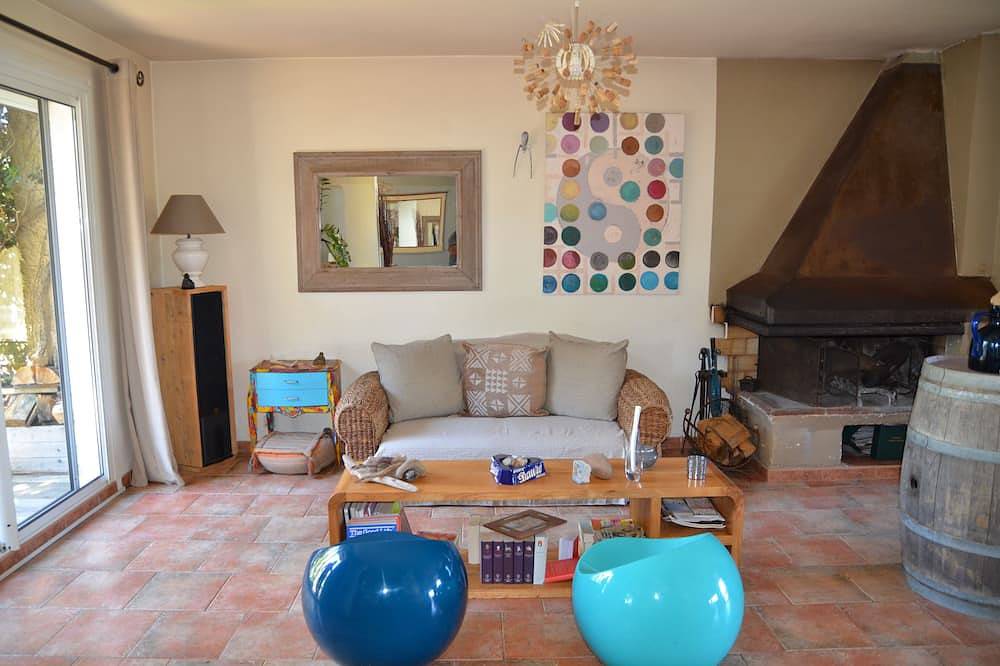 Villa Pieds Dans L'Eau Avec Piscine Acces Direct Plage De Sable in Six-Fours-les-Plages, Côte méditerranéenne (France)