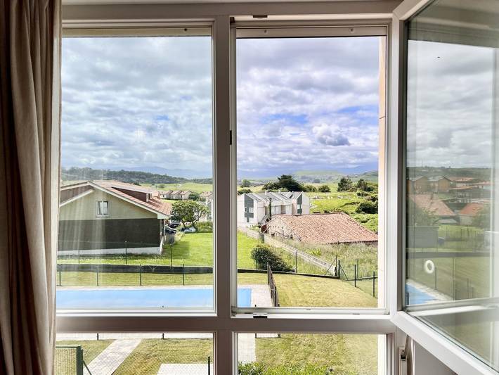 Apartamento para 4 personas, con jardín y piscina en Miengo