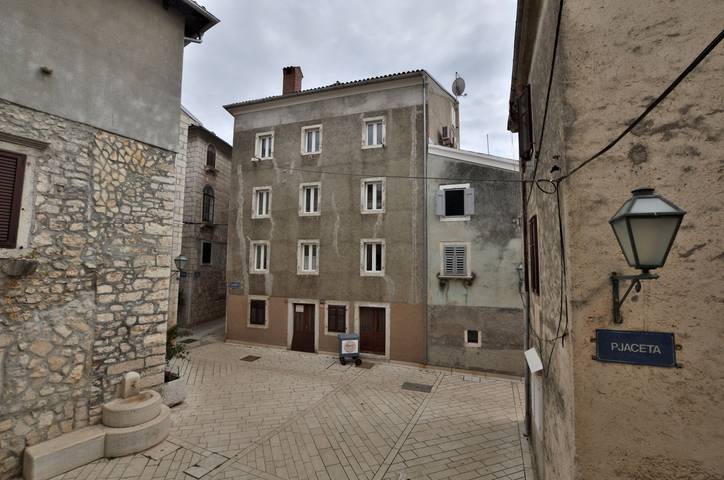 Pjaceta in Cres Stadt, Cres