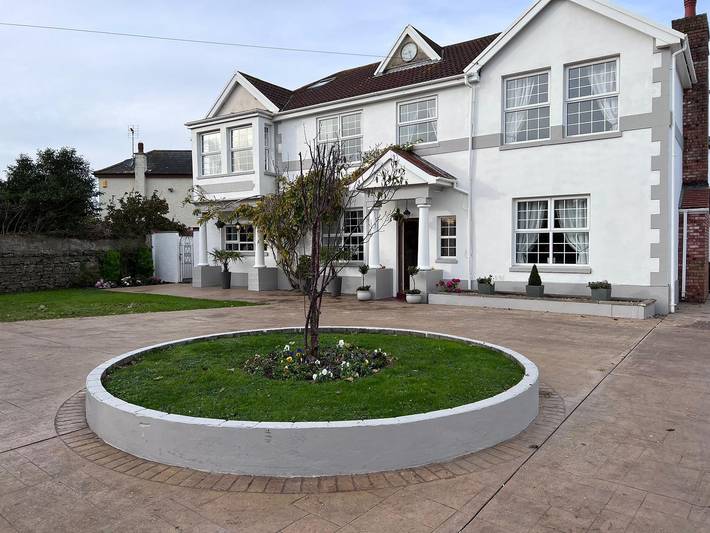Holiday rental for 14 people, with garden and hot tub, with pets in Porthcawl