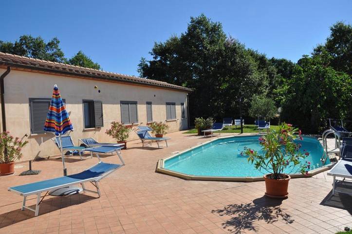 Ferienhaus für 2 Personen, mit Terrasse und Garten sowie Pool und Ausblick