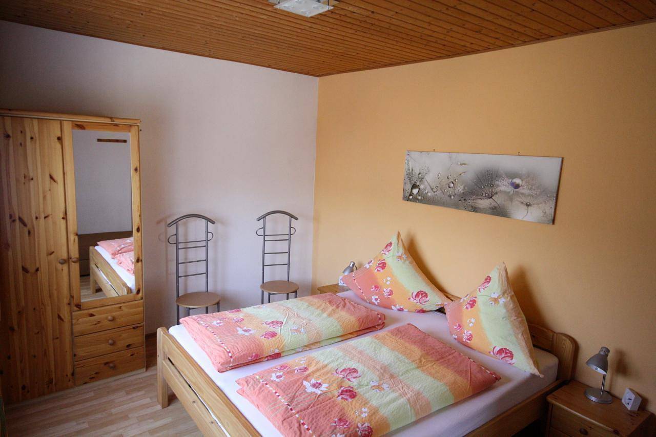 Ganze Ferienwohnung, Appartement in Neudorf mit Garten und Grill in Neudorf, Sehmatal
