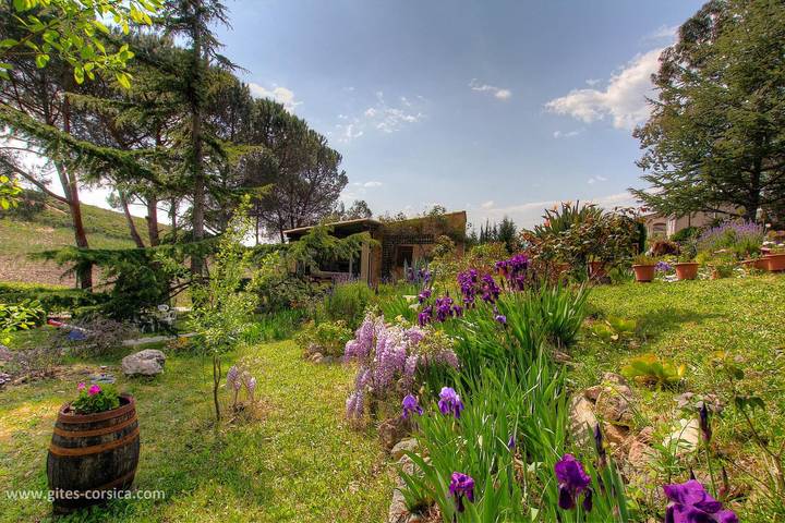 Gîte pour 4 personnes, avec Terrasse ainsi que Jardin et Vue