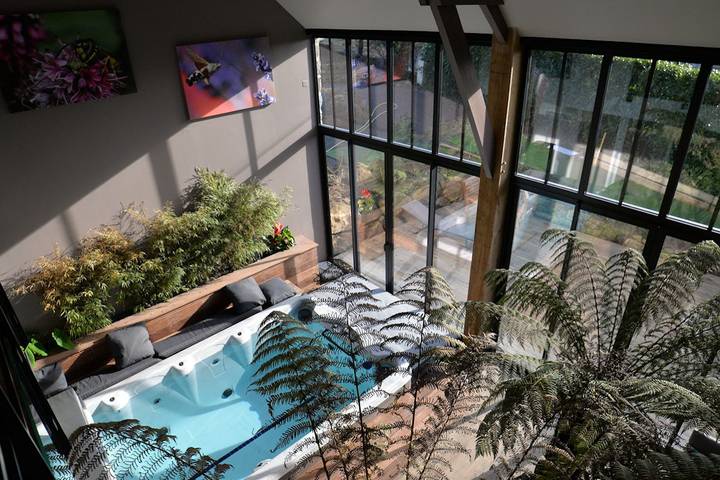 Gîte pour 14 personnes, avec jardin et sauna ainsi que terrasse et jacuzzi