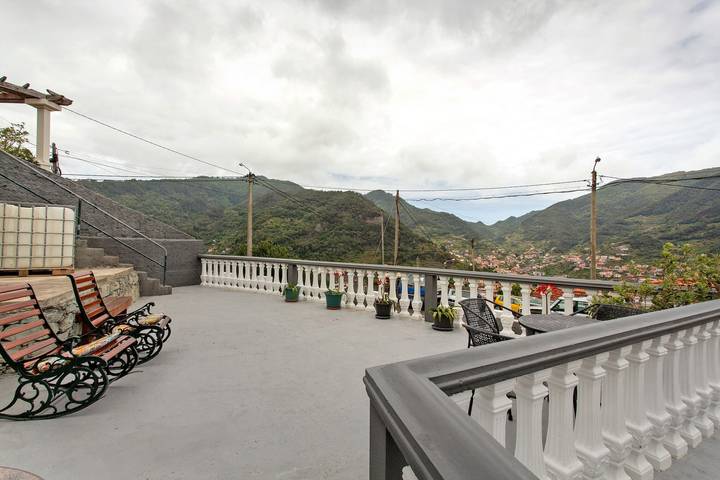 Entire apartment, Apartment 'Casa Viva' with Sea View, Shared Terrace and Wi-Fi in Machico, Madeira